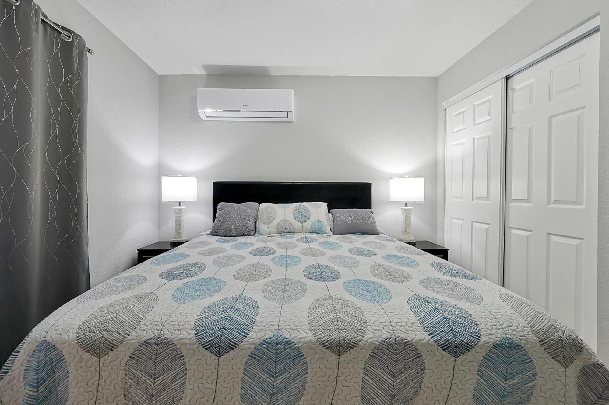 Comfortable Private Room In Tampa: The Wanderlust Exterior photo