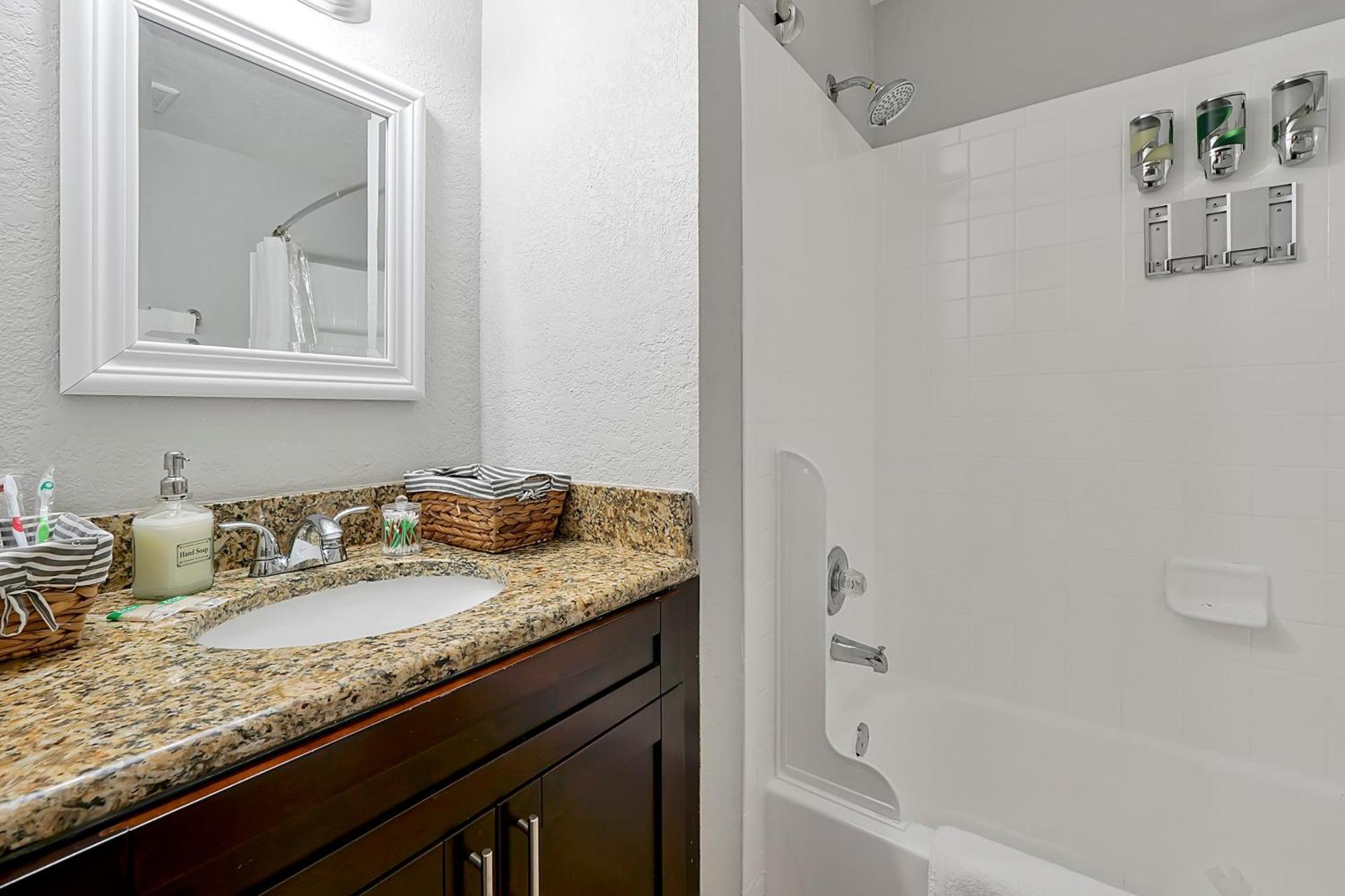 Comfortable Private Room In Tampa: The Wanderlust Exterior photo